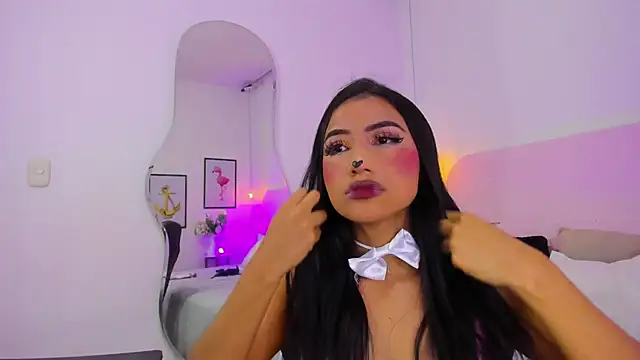 Snapshot of naomiii__ chatting on October 17, 12:41 pm naomiii online show from October 17, 12:41 pm