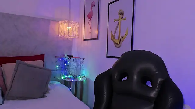 naomiii   online show from December 22, 11:46 am