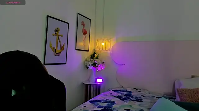 Snapshot of naomiii__ chatting on September 29, 11:48 am naomiii online show from September 29, 11:48 am
