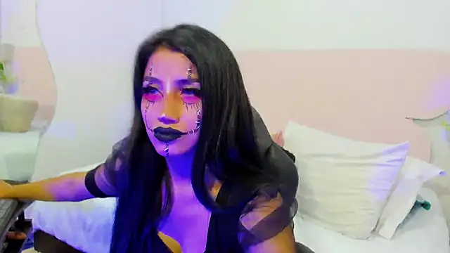 Snapshot of naomiii__ chatting on October 10, 12:32 pm naomiii online show from October 10, 12:32 pm