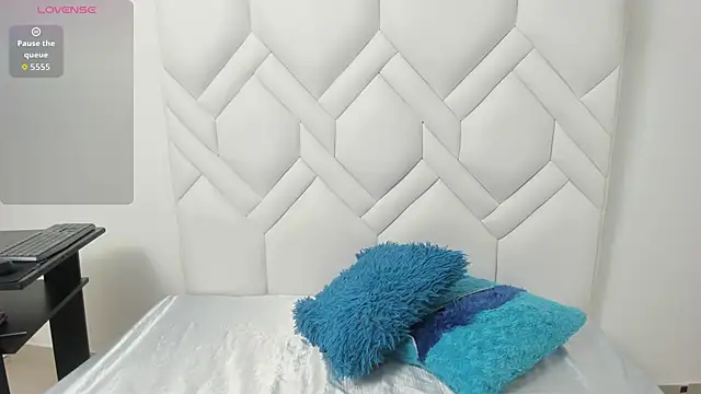 Analia18  online show from November 12, 1:09 pm