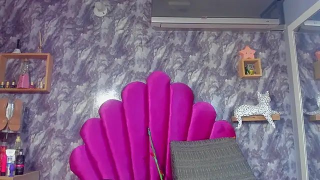 EMMAPARISS online show from December 19, 12:08 pm