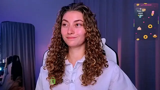 Snapshot of lady_curls chatting on October 1, 9:09 pm lady curls online show from October 1, 9:09 pm