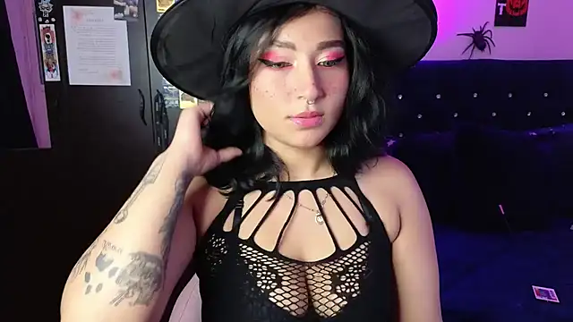 Pauilina online show from November 2, 8:45 pm