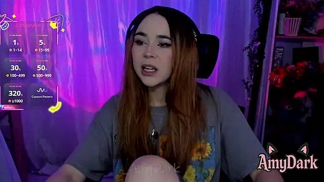 Snapshot of _AmyDark chatting on October 13, 8:11 pm AmyDark online show from October 13, 8:11 pm