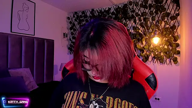 Kitty Gang online show from November 25, 1:30 am