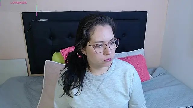 Snapshot of May_Carlier chatting on September 16, 12:18 am May Carlier online show from September 16, 12:18 am