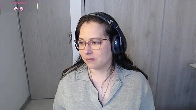 Snapshot of May_Carlier chatting on October 18, 8:10 pm May Carlier online show from October 18, 8:10 pm