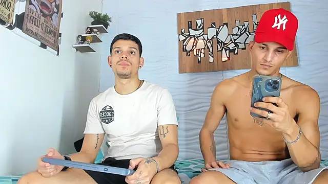 Snapshot of Friendsofeverything_ chatting on October 10, 11:53 pm Friendsofeverything online show from October 10, 11:53 pm