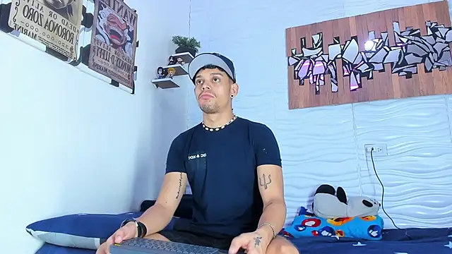 Snapshot of Friendsofeverything_ chatting on October 3, 11:21 pm Friendsofeverything online show from October 3, 11:21 pm