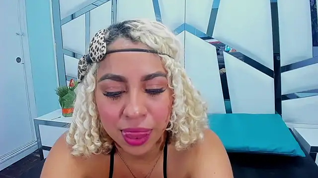 Lucy White   online show from November 2, 9:29 pm