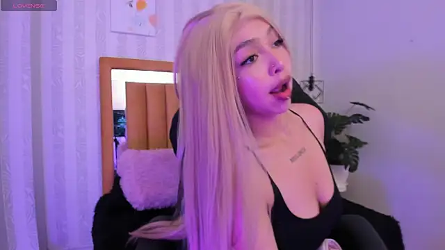 Snapshot of pettit_courtny chatting on October 13, 8:11 pm pettit courtny online show from October 13, 8:11 pm