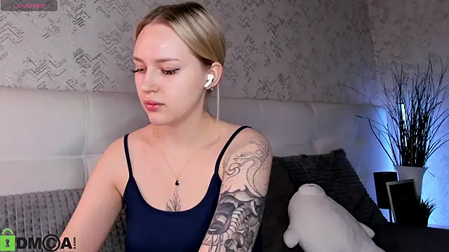 Carol  Cox online show from October 26, 10:38 pm