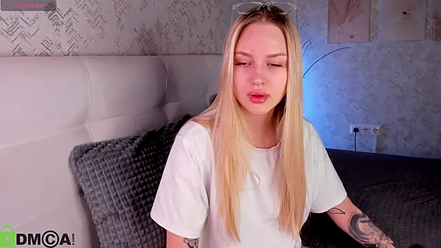 Carol  Cox online show from October 29, 10:45 pm