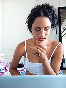 Snapshot of Karii-R chatting on September 25, 7:23 pm Karii-R online show from September 25, 7:23 pm