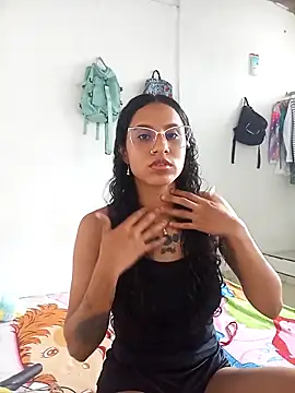 Snapshot of Karii-R chatting on September 17, 5:11 pm Karii-R online show from September 17, 5:11 pm