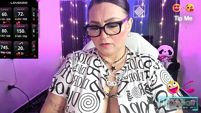 Ivonnee   online show from April 22, 3:58 am