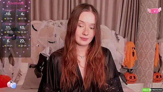 Snapshot of MiriaamWhite chatting on October 20, 8:50 am MiriaamWhite online show from October 20, 8:50 am