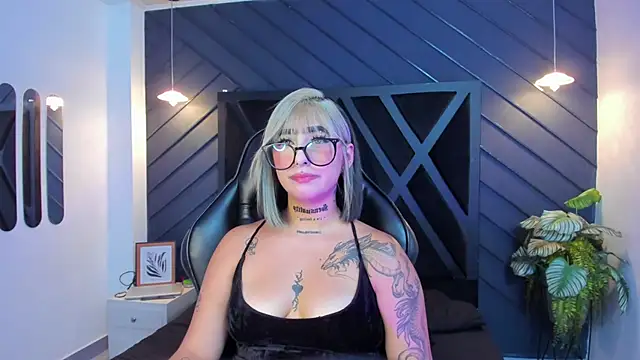 Snapshot of Alahia_Dangelo chatting on September 10, 12:05 pm Alahia Dangelo online show from September 10, 12:05 pm