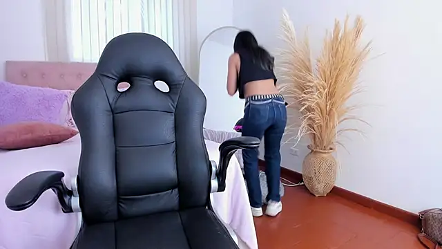 Kitty Pam online show from October 21, 8:35 pm