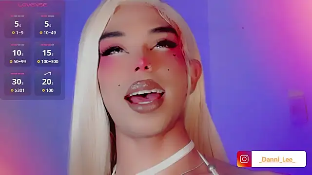 DanniLee  online show from November 28, 10:35 pm