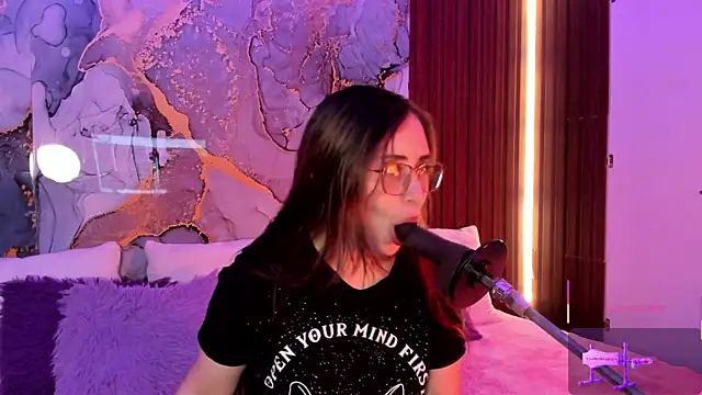 centaurigirl online show from November 27, 3:42 am