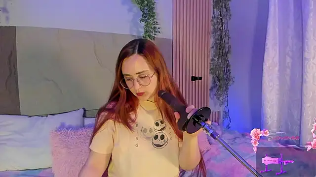 centaurigirl online show from February 27, 4:01 am