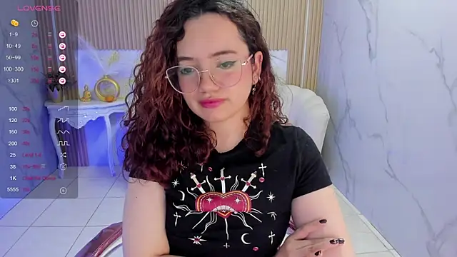 Snapshot of violet_sub chatting on October 2, 4:34 pm violet sub online show from October 2, 4:34 pm