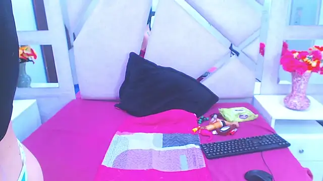 Paris Squirt  online show from April 10, 10:05 pm