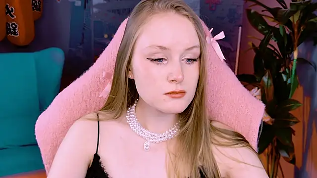 Snapshot of VivienLeeigh chatting on October 12, 1:35 pm VivienLeeigh online show from October 12, 1:35 pm