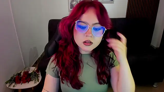 Snapshot of crimson_tati_ chatting on September 13, 6:32 am crimson tati online show from September 13, 6:32 am