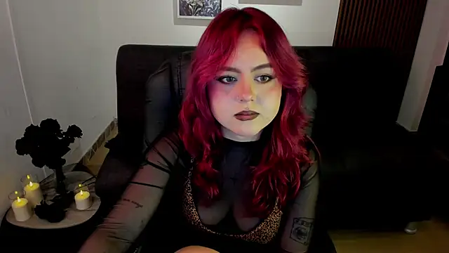 Snapshot of crimson_tati_ chatting on September 28, 7:25 am crimson tati online show from September 28, 7:25 am