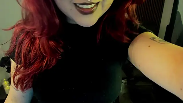 Snapshot of crimson_tati_ chatting on October 11, 4:28 am crimson tati online show from October 11, 4:28 am