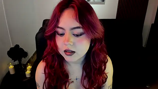 Snapshot of crimson_tati_ chatting on October 8, 3:55 am crimson tati online show from October 8, 3:55 am