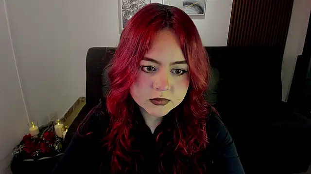 Snapshot of crimson_tati_ chatting on October 15, 4:04 am crimson tati online show from October 15, 4:04 am