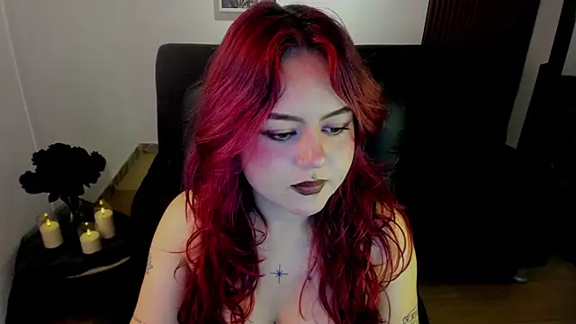 Snapshot of crimson_tati_ chatting on October 16, 4:26 am crimson tati online show from October 16, 4:26 am
