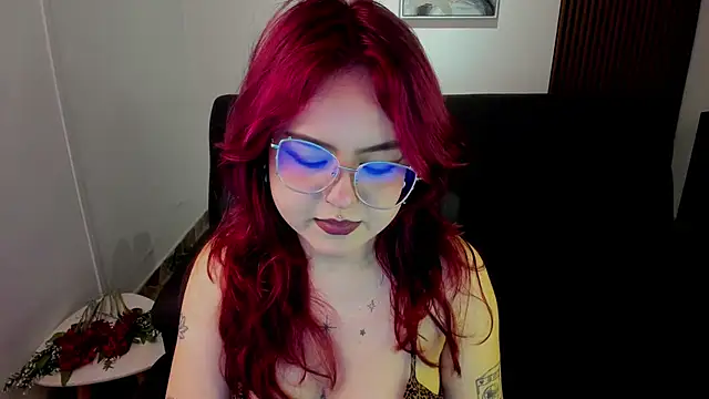 Snapshot of crimson_tati_ chatting on September 10, 5:07 am crimson tati online show from September 10, 5:07 am