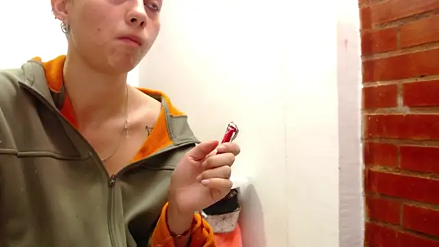 holy juli online show from April 12, 5:32 am