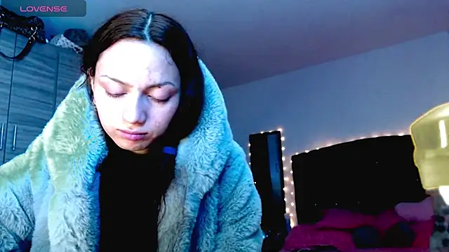 holy juli online show from December 19, 5:21 am