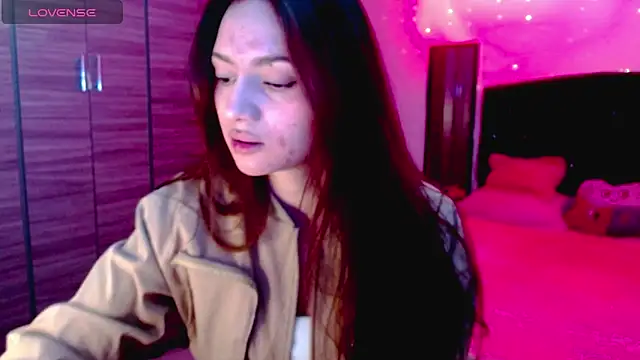 holy juli online show from November 7, 3:45 am