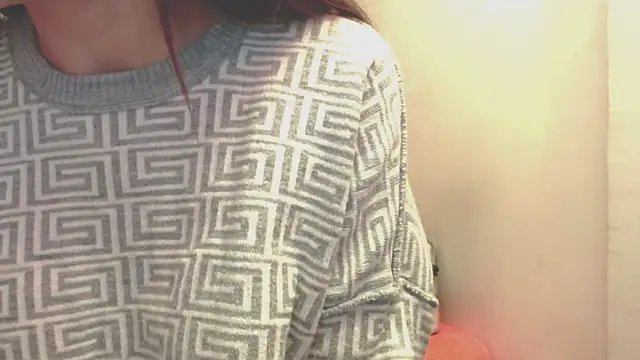 holy juli online show from April 6, 4:46 am