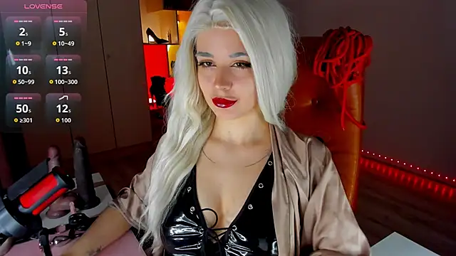 mollyposhh online show from April 13, 6:41 pm