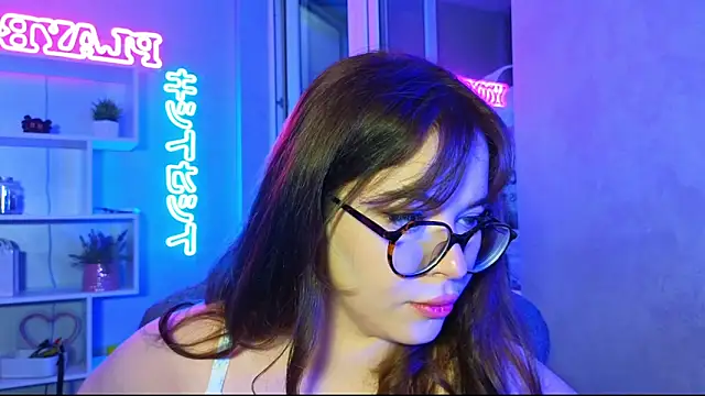 CutiePie3 online show from November 18, 11:59 pm