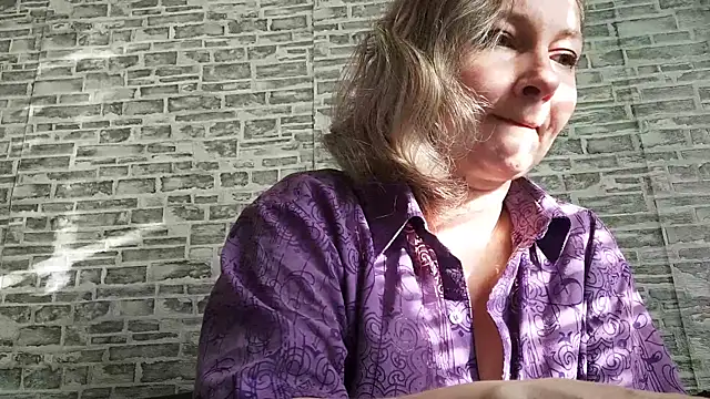 EdithManning online show from November 18, 7:20 am