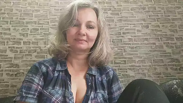 EdithManning online show from October 20, 5:32 am