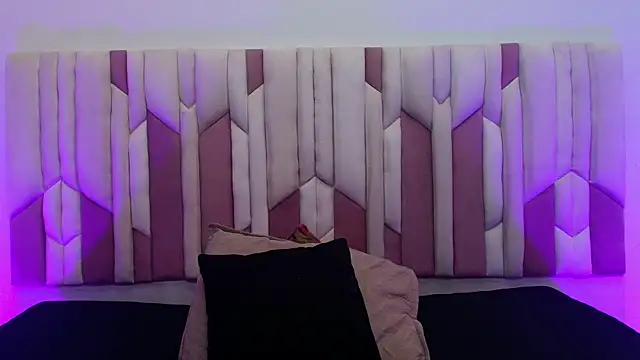 mia stanfort online show from October 18, 7:15 pm