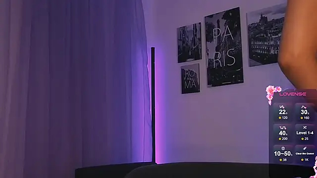 Snapshot of emilyrouxe chatting on September 14, 4:27 pm emilyrouxe online show from September 14, 4:27 pm