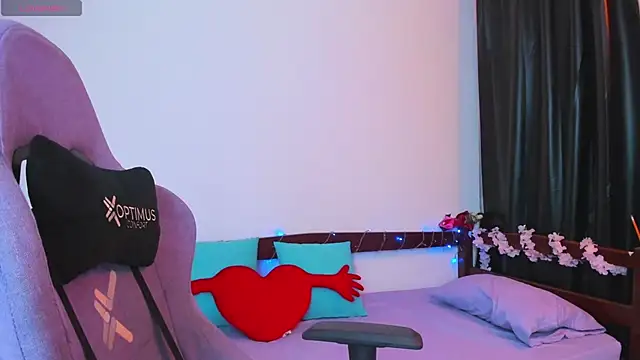  Moon Johnson online show from February 25, 2:10 am