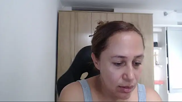 RoxanaLove9 online show from February 6, 9:18 pm