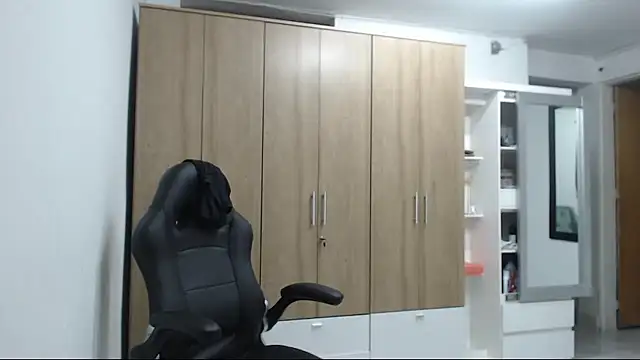 RoxanaLove9 online show from January 11, 3:55 am